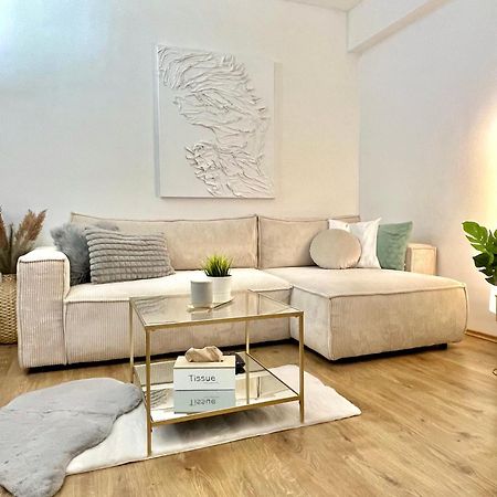 Urban Jungle Apartment Old Town Air Conditioned Братислава Екстер'єр фото