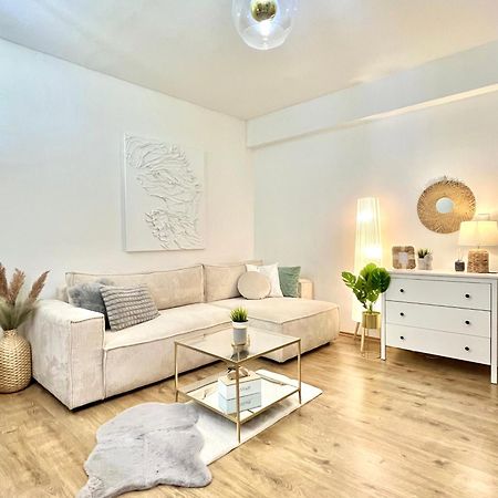 Urban Jungle Apartment Old Town Air Conditioned Братислава Екстер'єр фото