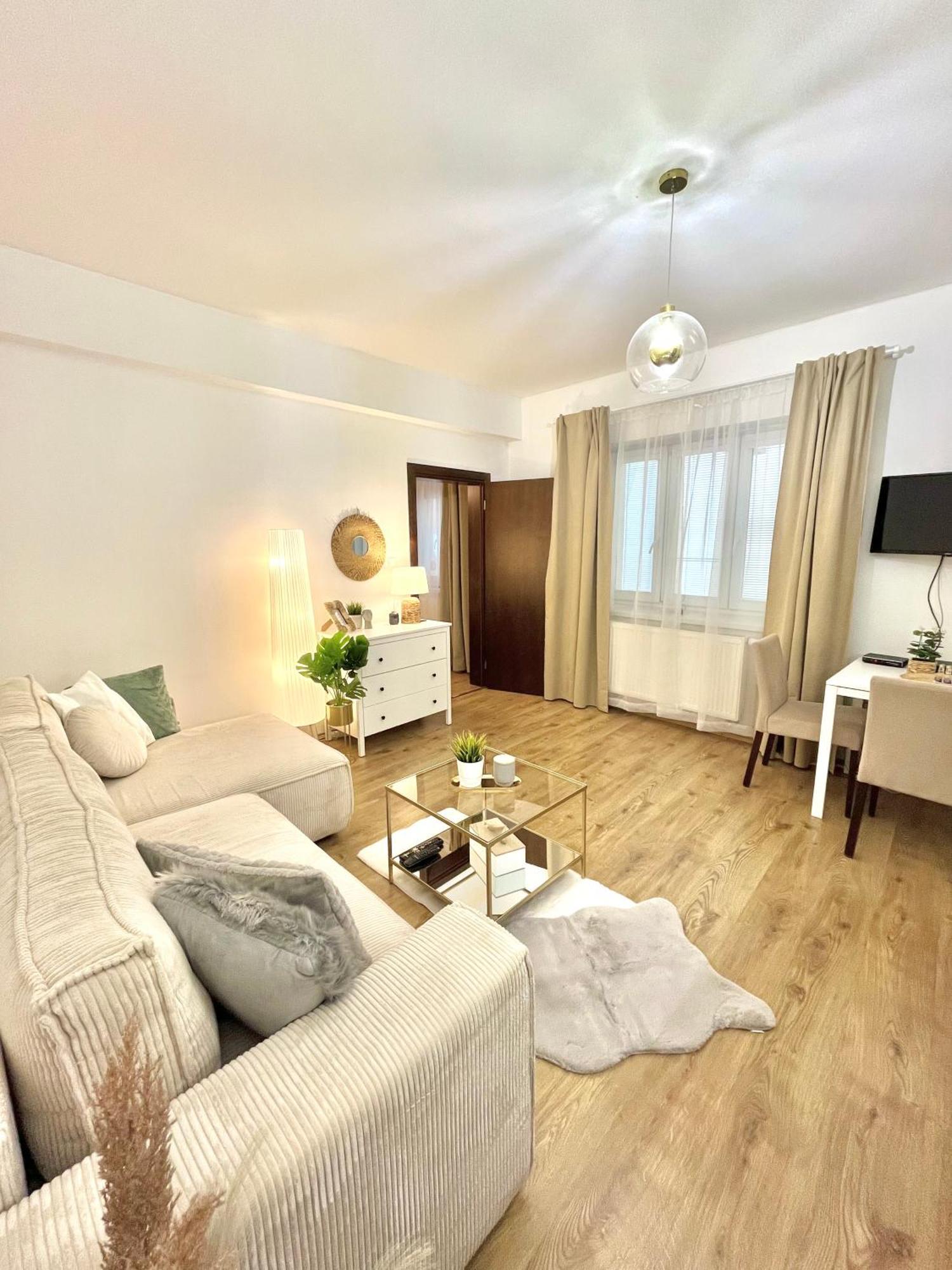 Urban Jungle Apartment Old Town Air Conditioned Братислава Екстер'єр фото