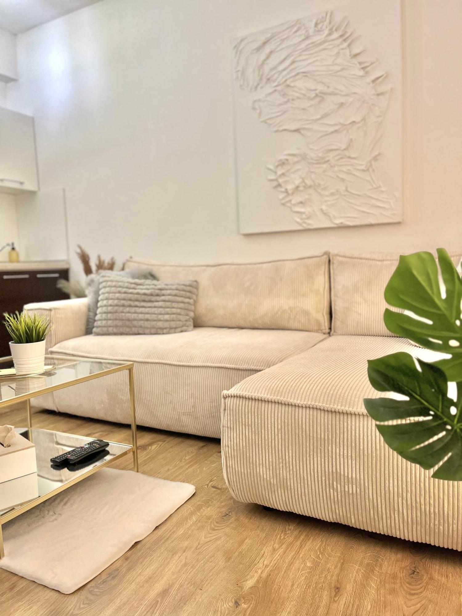 Urban Jungle Apartment Old Town Air Conditioned Братислава Екстер'єр фото