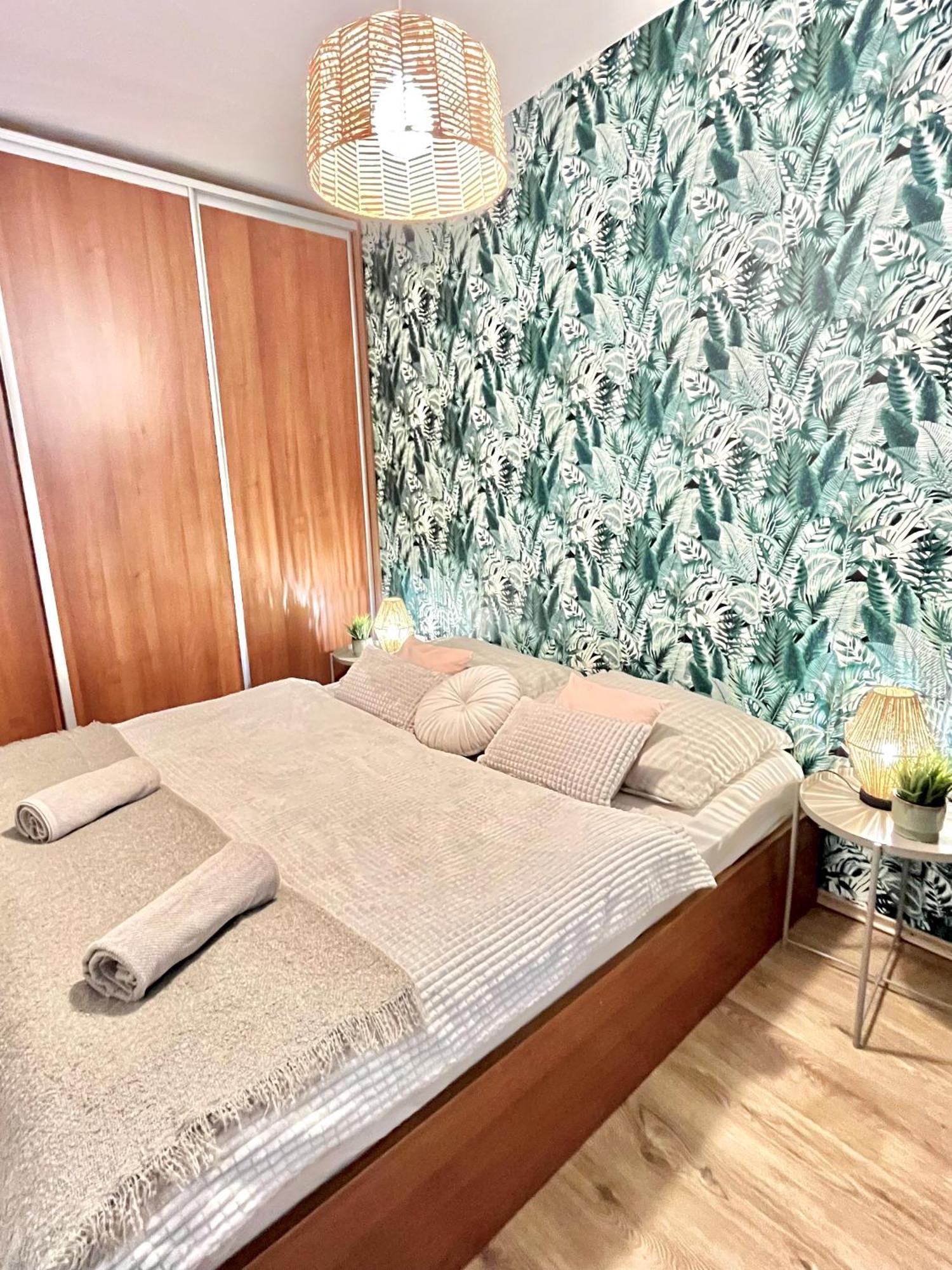 Urban Jungle Apartment Old Town Air Conditioned Братислава Екстер'єр фото